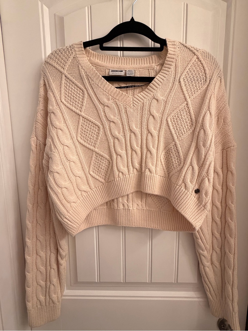 Noisy May Cropped Cable Knit V-Neck Sweater - Cream